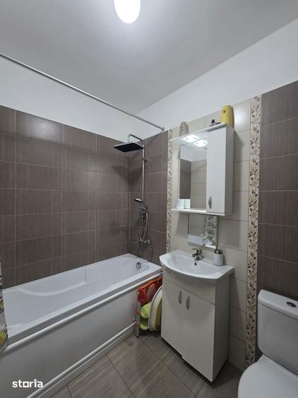 Apartament cu 3 camere semidecomandat în Dâmbul Rotund