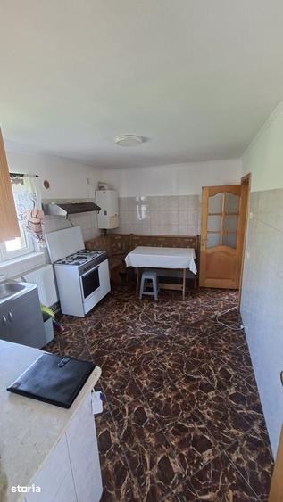 Apartament cu 3 camere semidecomandat în Craiovei