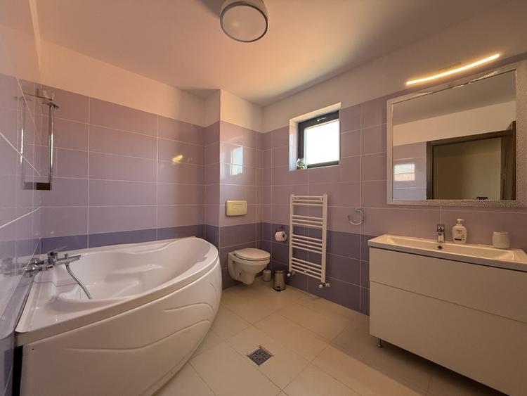 Duplex cu 7 camere cu Canalizare în Cumpăna