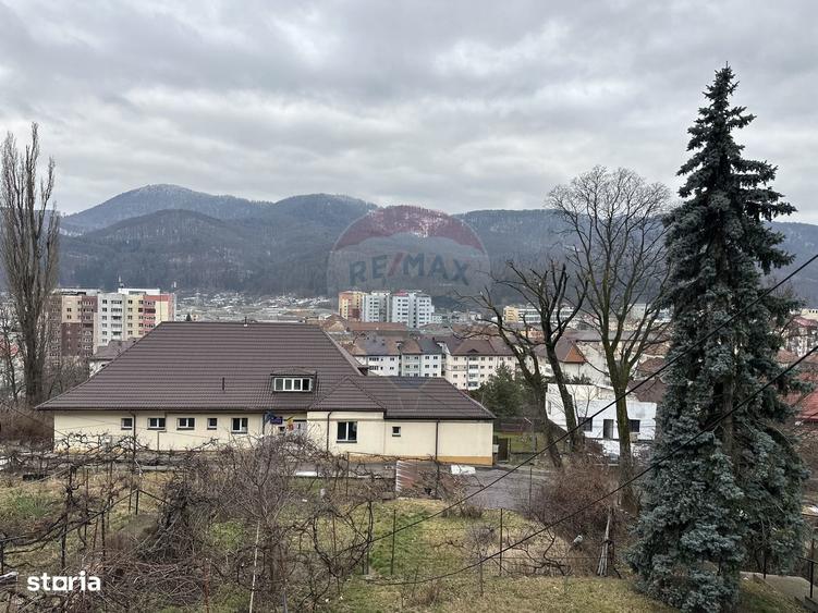 Apartament cu 4 camere, mobilat în Central