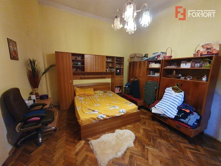 Apartament cu 3 camere nedecomandat, mobilat în P-ța Maria