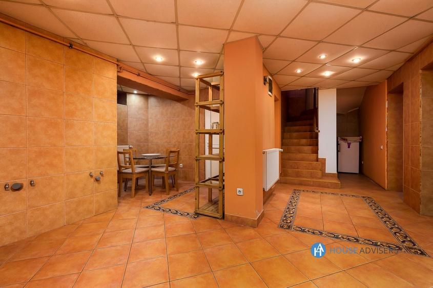 Casă individuală cu 5 camere cu Teren 180 Mp în Romană