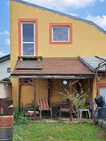 Casă cu 2 camere cu Teren 300 Mp în Central