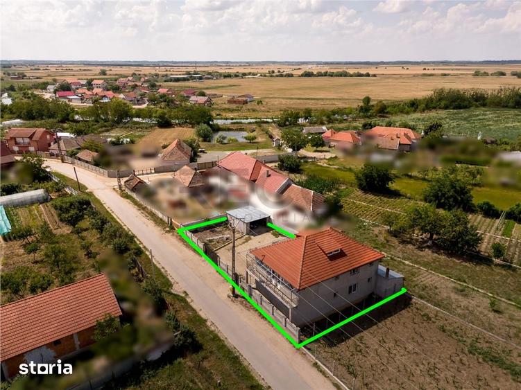 Casă cu 8 camere cu Teren 600 Mp în Girișu de Criș