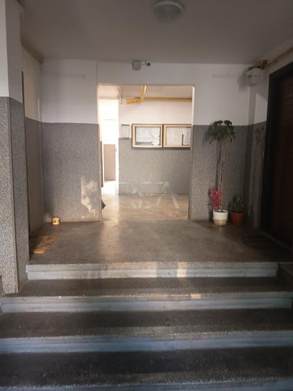 2 camere decomandat | Șoseaua Berceni | Metrou Apărătorii Patriei | Bloc 1983 | - 2
