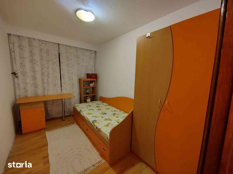 Apartament cu 3 camere decomandat în Exterior Vest