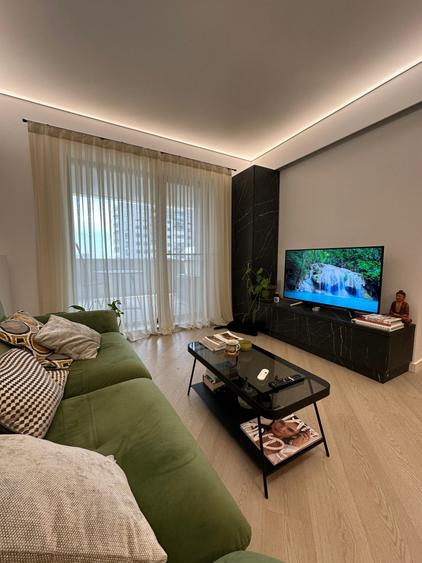 Apartament cu 3 camere semidecomandat, mobilat în Pipera