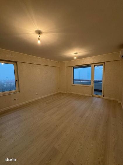 Apartament cu 7 camere decomandat în Breazu