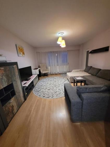 Apartament cu 3 camere decomandat, mobilat în Central