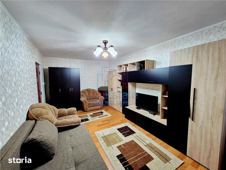Apartament cu 3 camere decomandat în Ciurea
