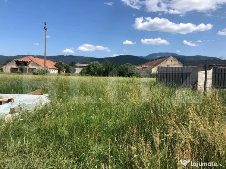 Casă cu 3 camere cu Teren 610 Mp în Cristian