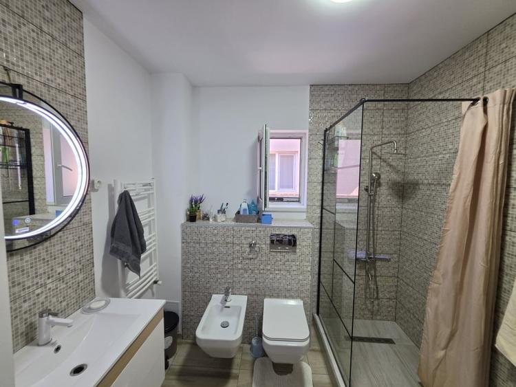 Casă individuală cu 4 camere cu Canalizare în Valu lui Traian