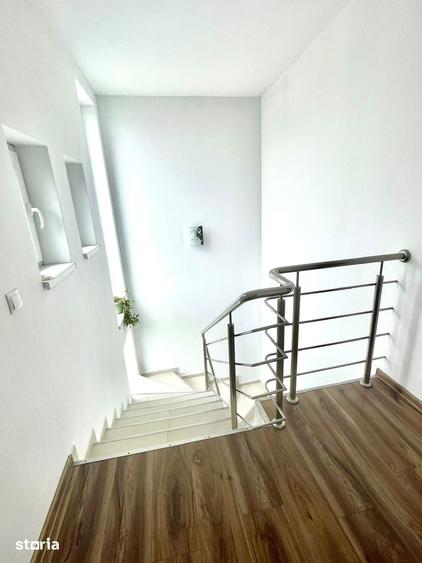 Casă cu 5 camere cu Teren 230 Mp în Iris