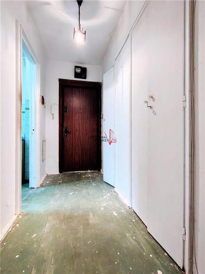 Apartament cu 3 camere semidecomandat în Titan