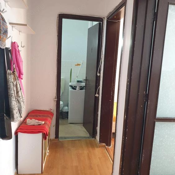 Apartament cu 2 camere decomandat în Tractorul