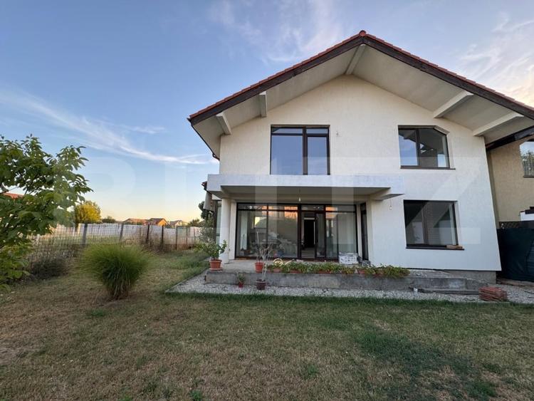 Casă individuală cu 5 camere cu Canalizare în Sud-Est