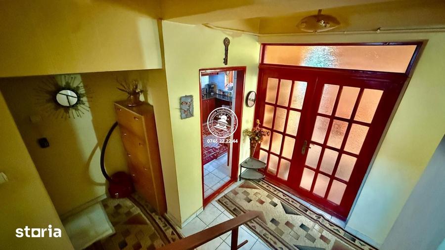 Casă cu 8 camere cu Teren 250 Mp în Păcurari
