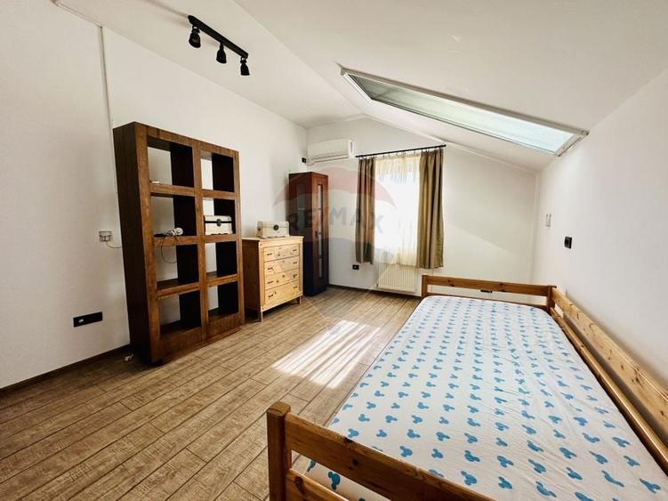 Duplex cu 5 camere cu Teren 180 Mp în Sud