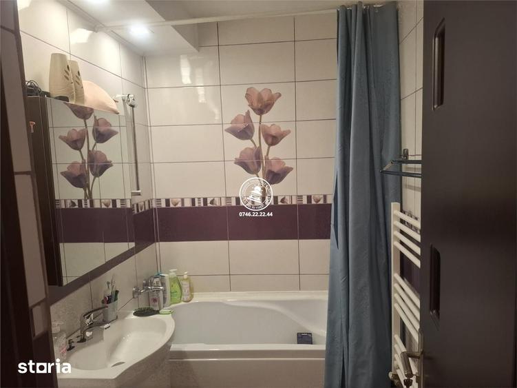 Apartament cu 3 camere semidecomandat în Tătărași