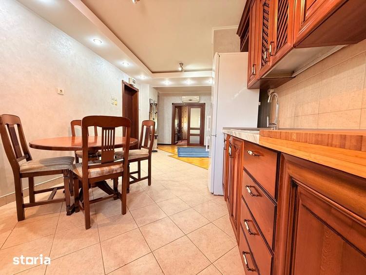 Apartament cu 4 camere decomandat în Central