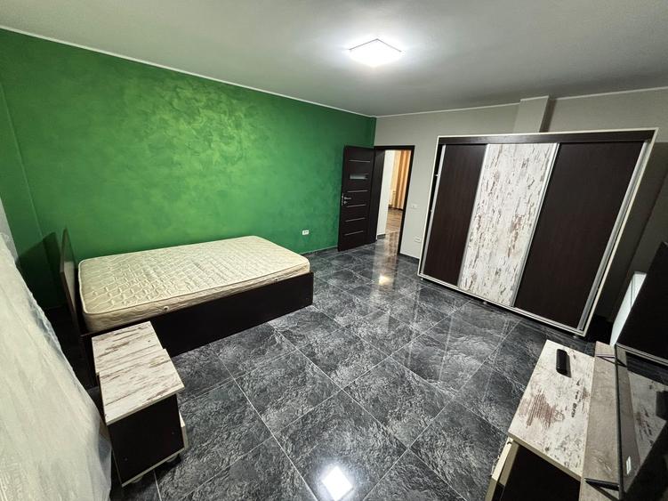 Apartament cu 3 camere semidecomandat în Popas Păcurari
