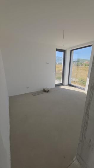 Casă individuală cu 4 camere cu Teren 400 Mp în Cetate