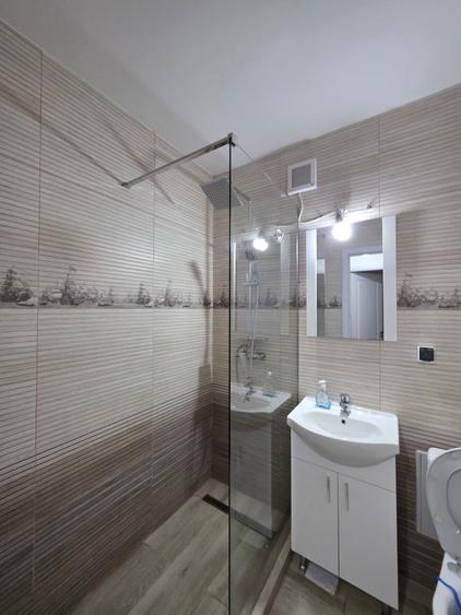 Apartament cu 3 camere decomandat în P-ța Reșița