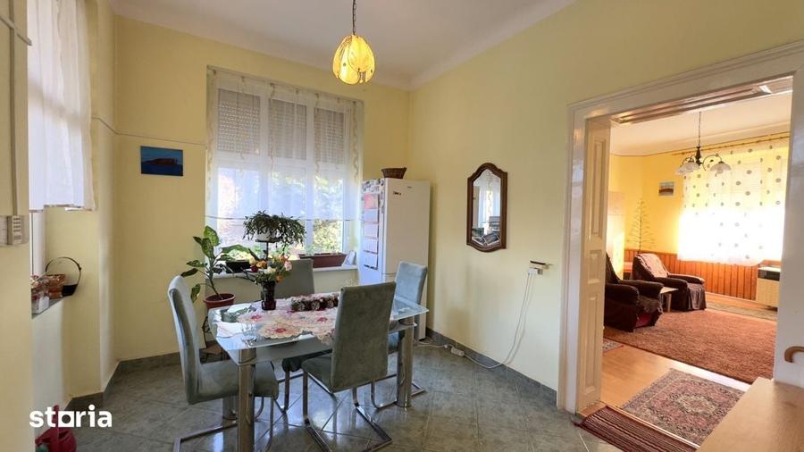 Casă cu 4 camere cu Teren 2974 Mp în Central