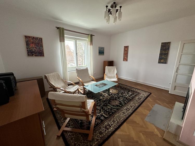 Apartament cu 4 camere în Sub Arini