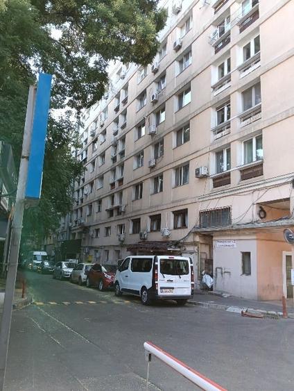Apartament cu 4 camere semidecomandat, mobilat în Piața Unirii