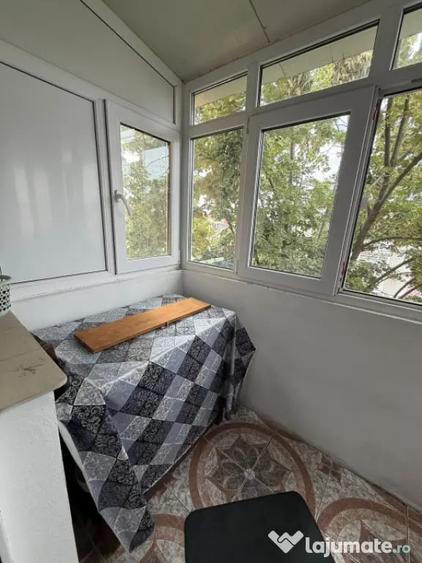 Apartament cu 2 camere semidecomandat în Craiovița Nouă