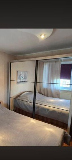 Apartament cu 3 camere decomandat în Est