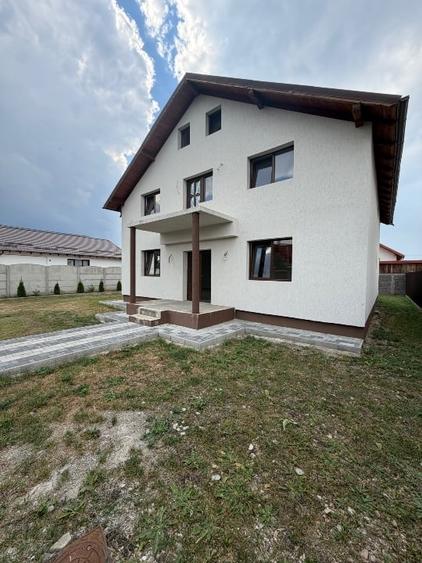 Casă individuală cu 5 camere cu Canalizare în Tărlungeni