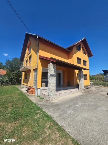 Casă cu 4 camere cu Teren 250 Mp în Valea Iașului