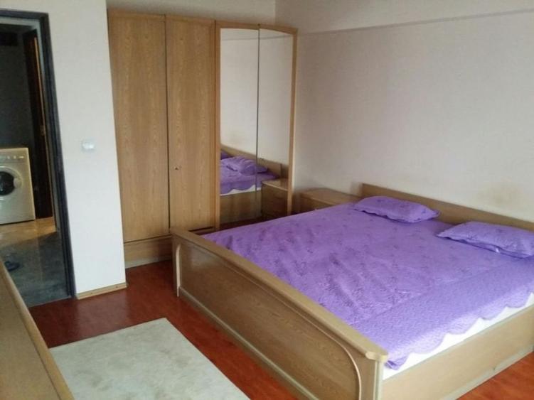 Apartament cu 2 camere semidecomandat în Podu Roș