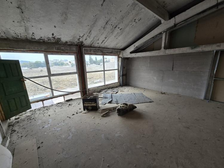 Spațiu industrial, de 665 mp, în Baza 3