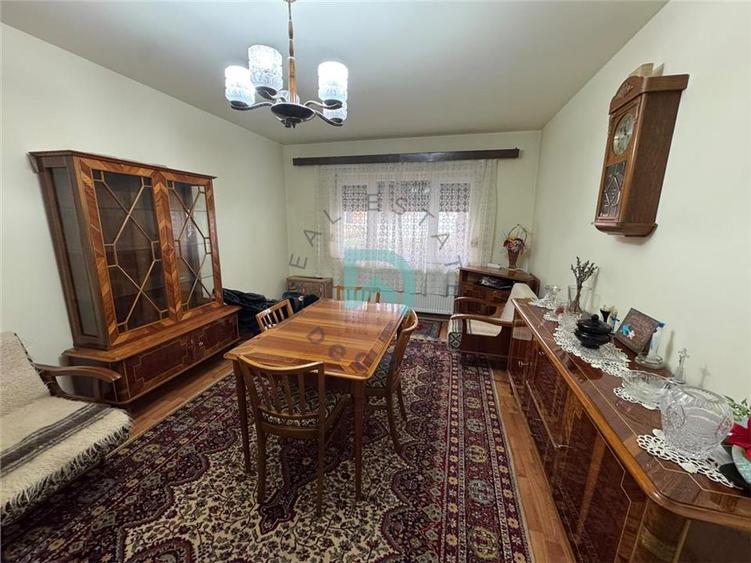 Apartament cu 3 camere decomandat în Astra