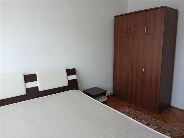 Apartament cu 2 camere decomandat, mobilat în Podu Roș
