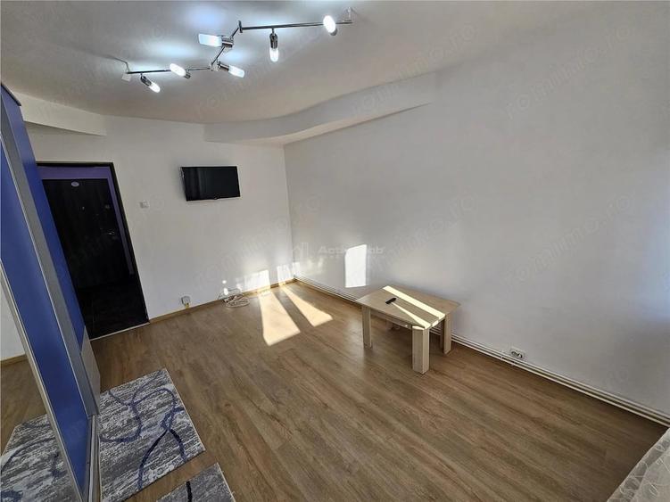 Apartament cu 2 camere decomandat în Cuptoare (Reșița)
