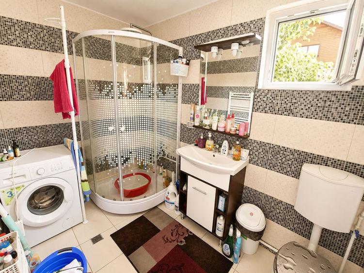 Casă individuală cu 3 camere cu Canalizare în Răzvad