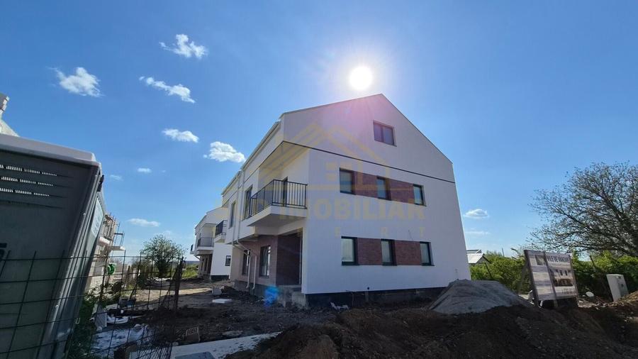 Duplex cu 6 camere cu Canalizare în Central