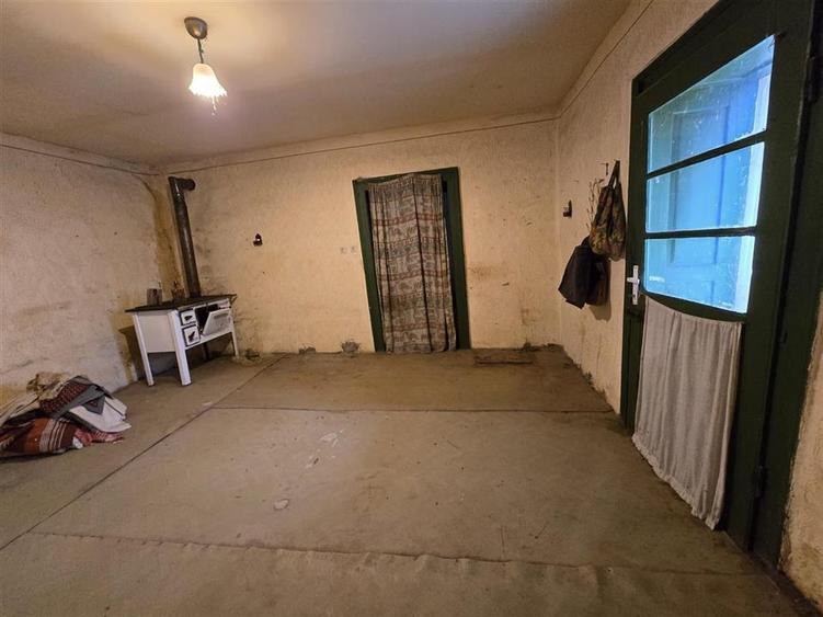 Casă individuală cu 3 camere cu Teren 7900 Mp în Boiu