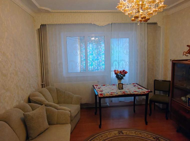 Apartament cu 3 camere decomandat, mobilat în Școlilor