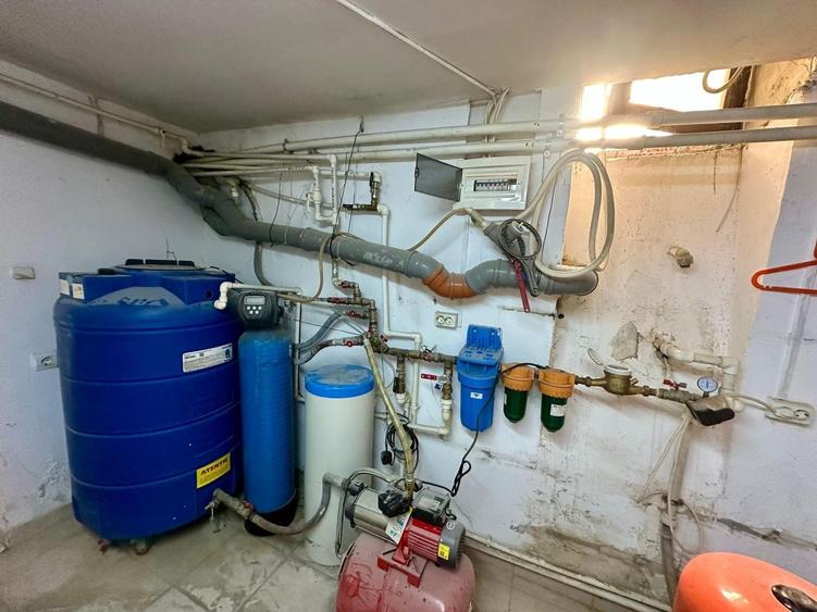 Birou, de 338.5 mp, în Armeneasca
