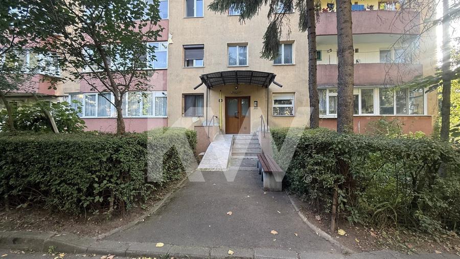 Apartament cu 3 camere decomandat în Astra