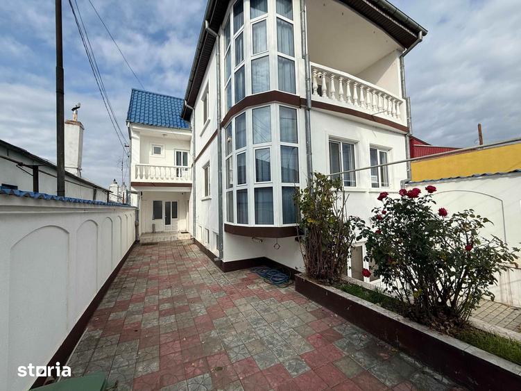Casă cu 5 camere cu Teren 280 Mp în Central