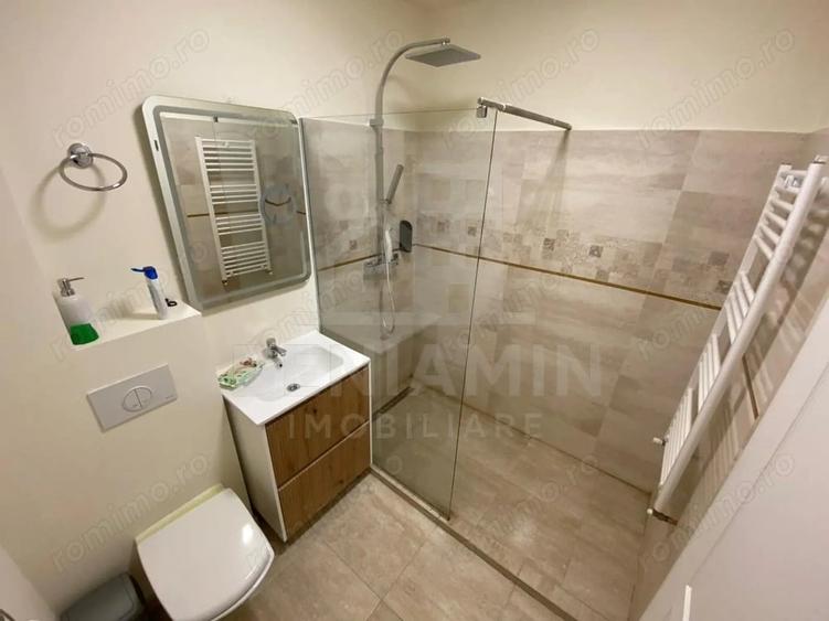 Apartament cu 3 camere semidecomandat în Central