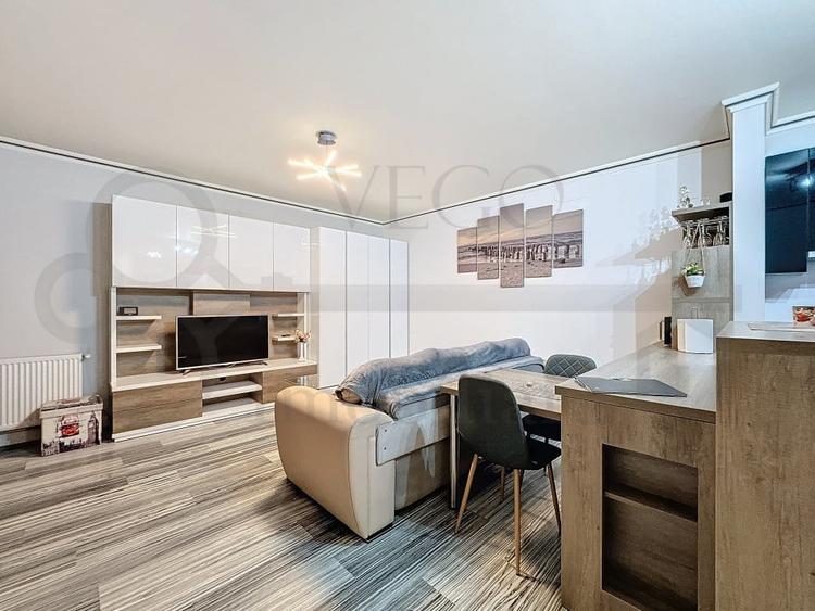 Apartament cu 2 camere semidecomandat, mobilat în Central