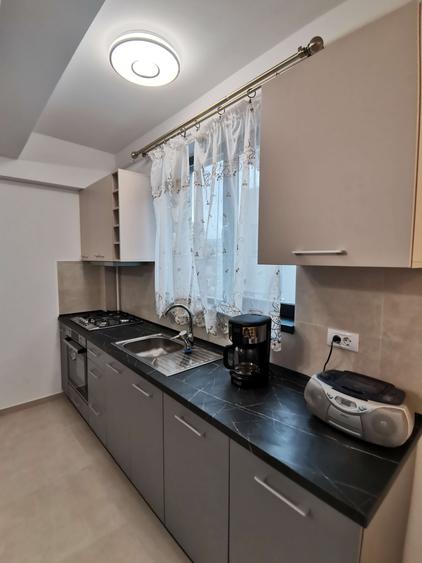 Apartament cu 2 camere semidecomandat, mobilat în Bucium