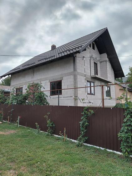 Casă cu Teren 11000 Mp în Calafindești